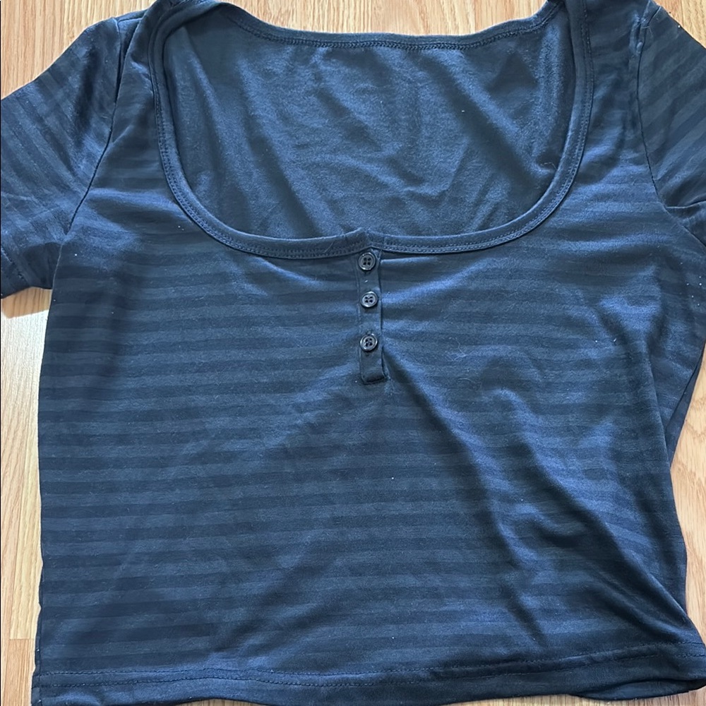 SHEIN Blue Crop Top with Scooped Neckline and Fitted Style